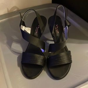 Black Nina New York Dress Shoes- US 9M, EUR 39- Brand New